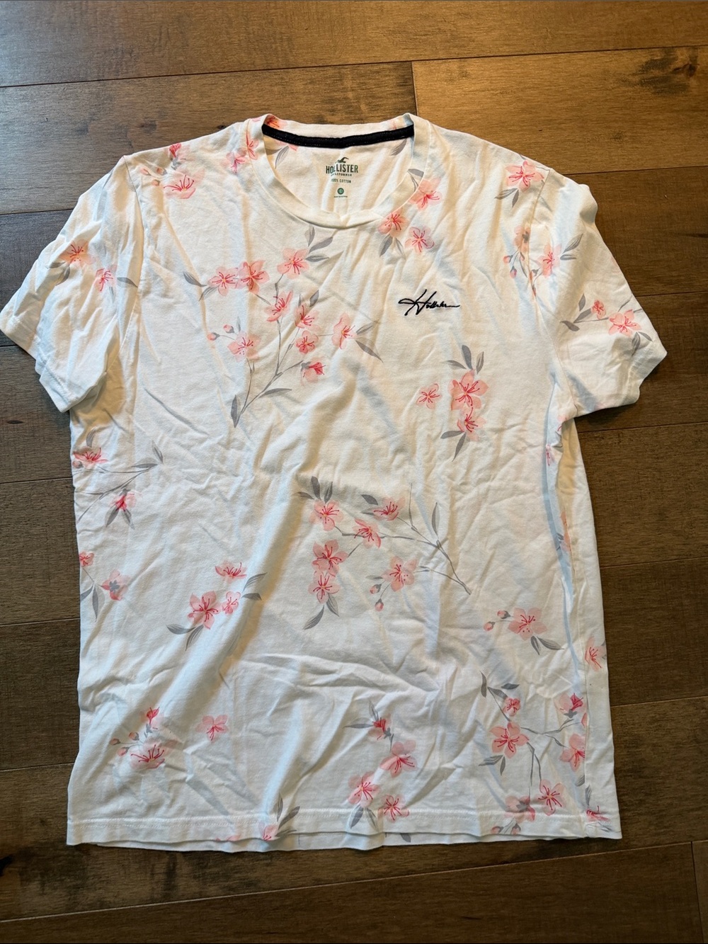 🎉Hollister White Tee with Pink Floral Print